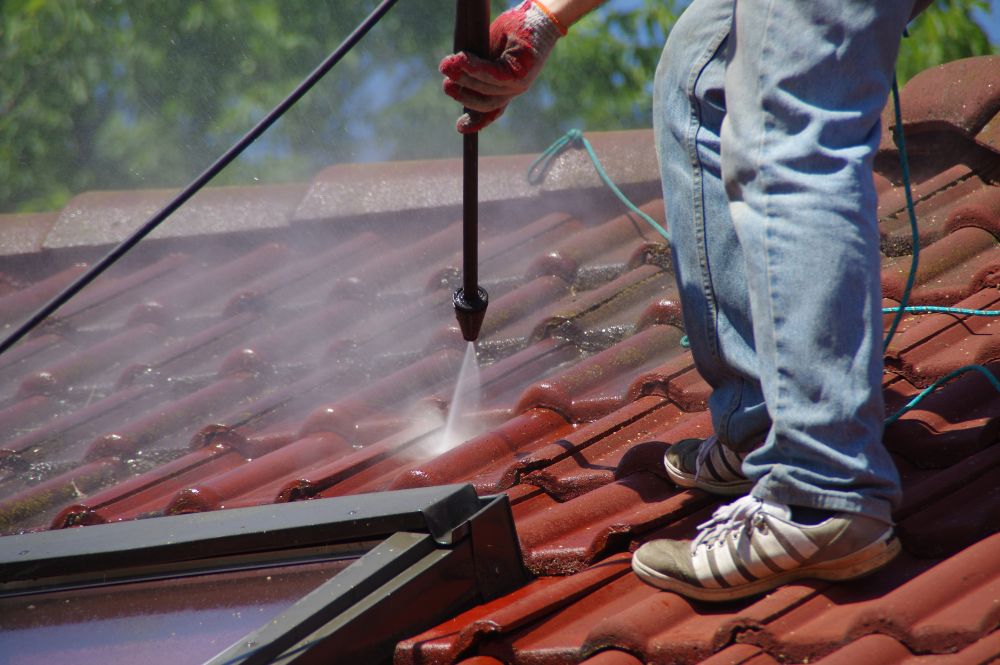 power washing cleaning on roof