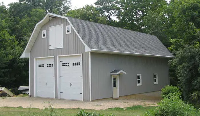 hip-roof-barn-myrooff